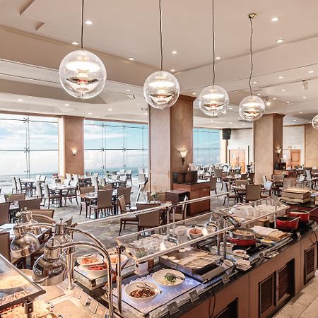 Hotel Ramada Plaza By Wyndham Jeju Ocean Front Exteriér fotografie The buffet at the hotel
