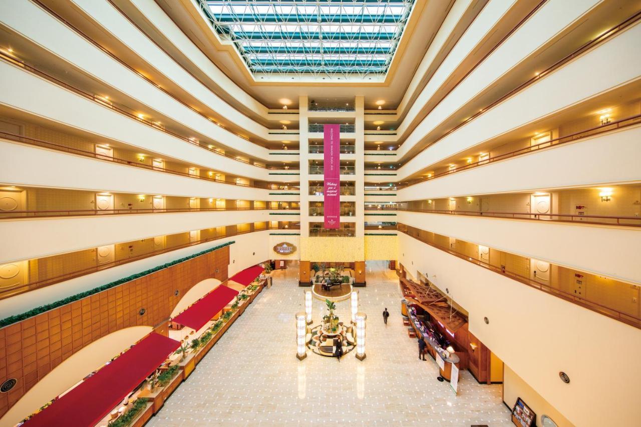 Hotel Ramada Plaza By Wyndham Jeju Ocean Front Exteriér fotografie The interior of the hotel