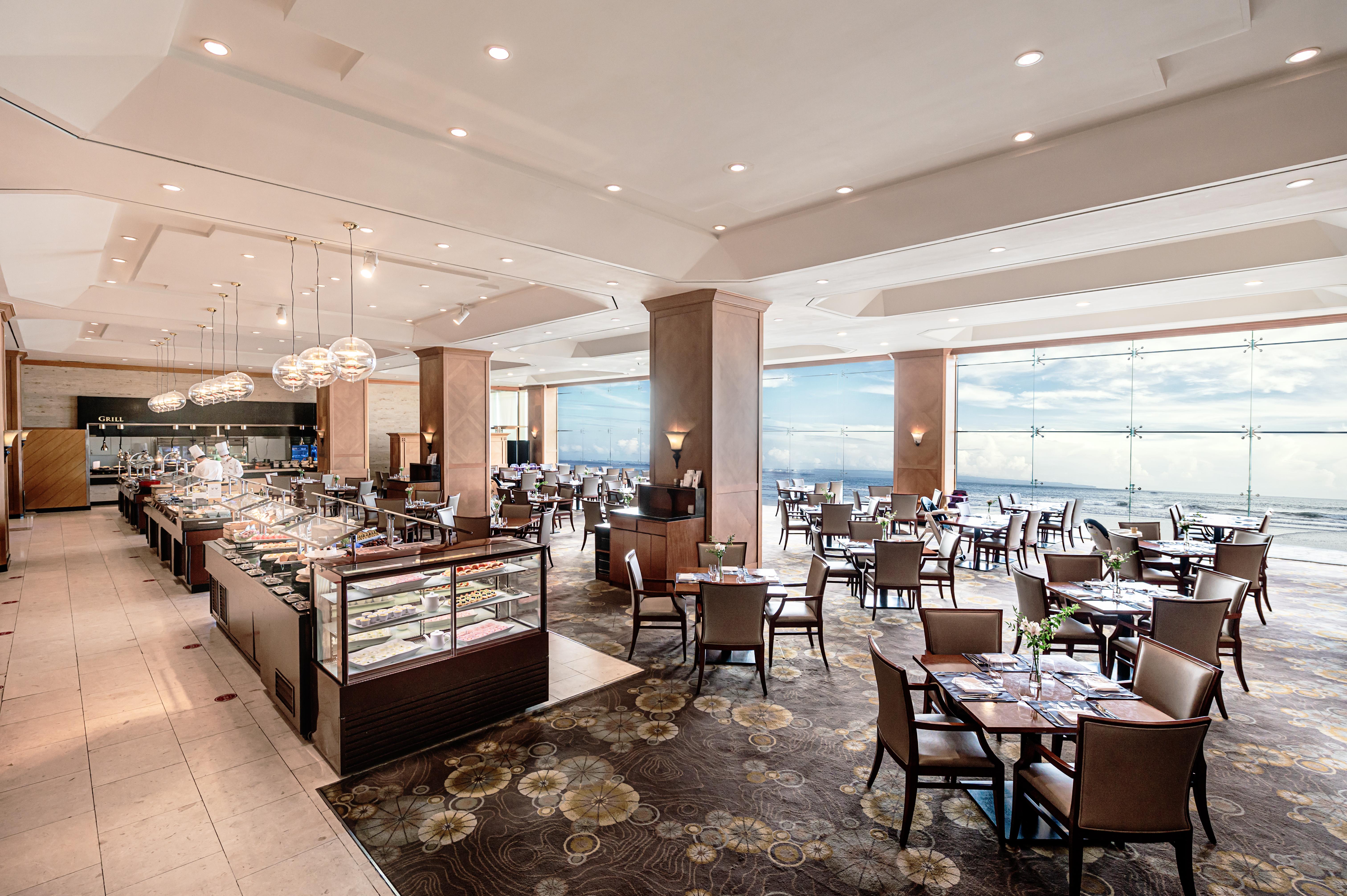 Hotel Ramada Plaza By Wyndham Jeju Ocean Front Exteriér fotografie The Club Lounge at the Hong Kong International Airport