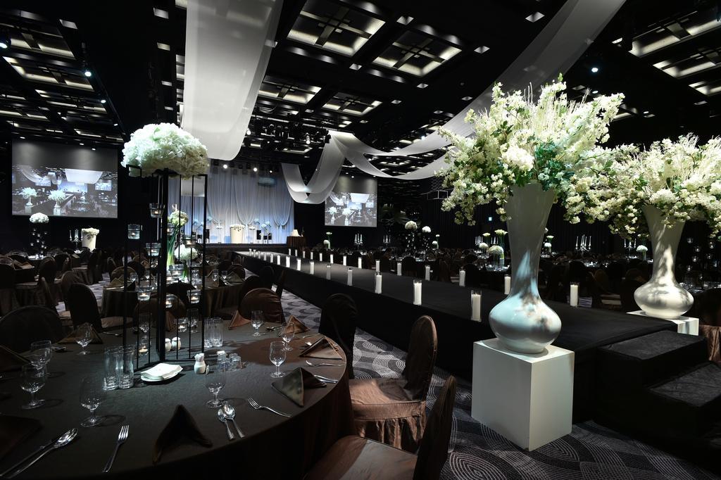 Hotel Ramada Plaza By Wyndham Jeju Ocean Front Exteriér fotografie The interior of the ballroom at the 2012 ceremony